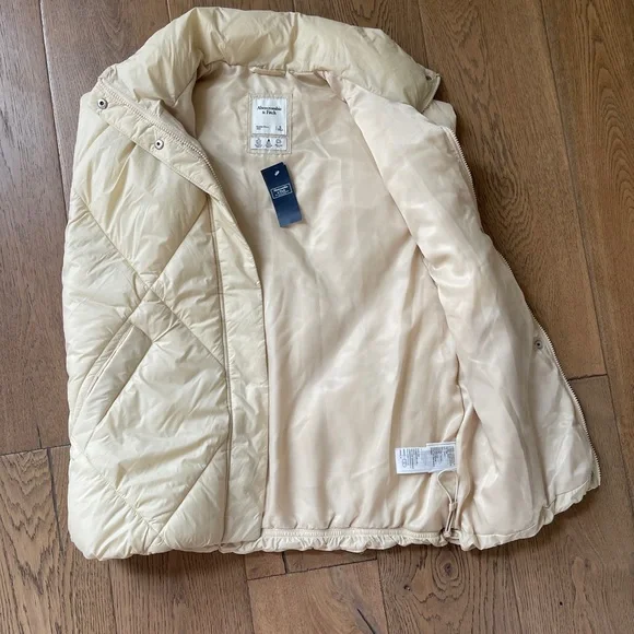 Abercrombie & Fitch Cream Puffer Vest - Picture 3 of 7